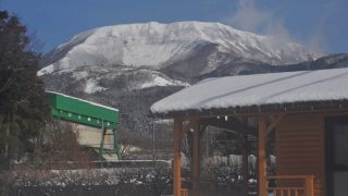 ログハウスと伊吹山