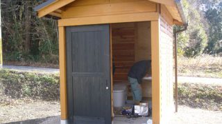 トイレ棟ログハウス