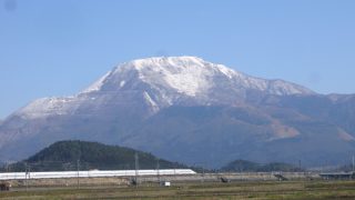 伊吹山と新幹線