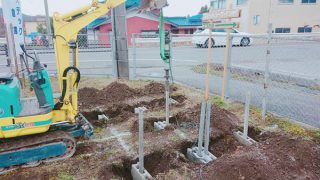 ブルーベリー園への看板を立てる準備