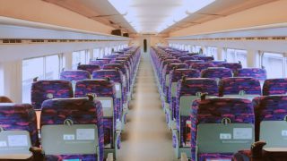 電車の車内がらがら
